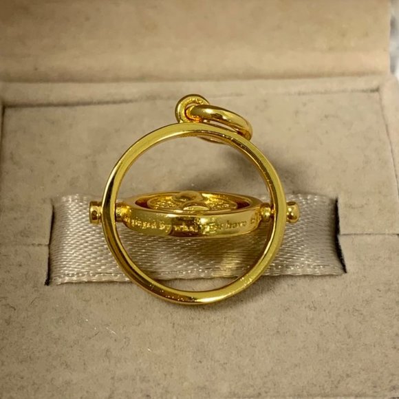 Pandora Harry Potter, Spinning Time Turner Pendant - Picture 4 of 7